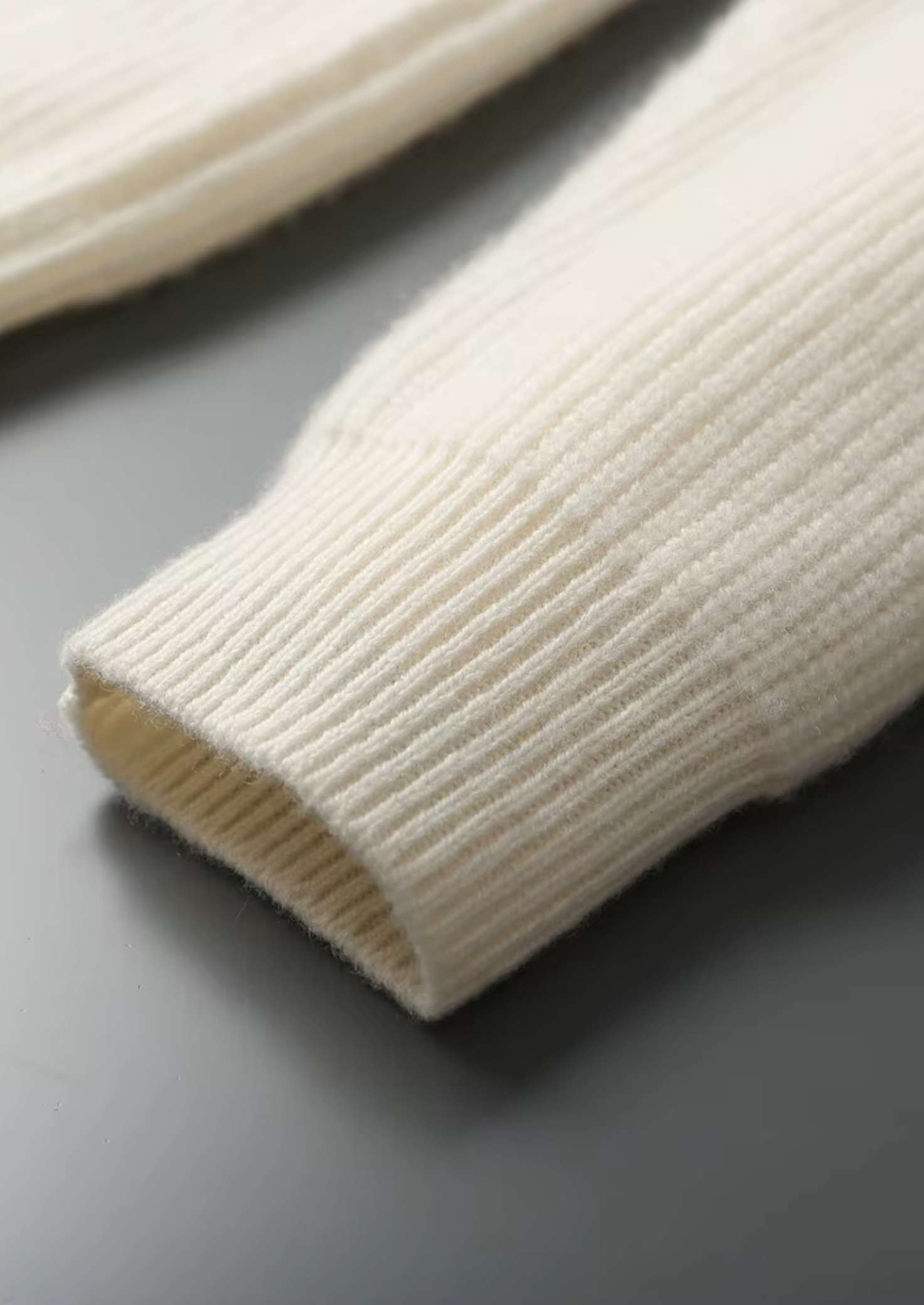 PREMIUM CASHMERE RIBBED V-NECK SWEATER