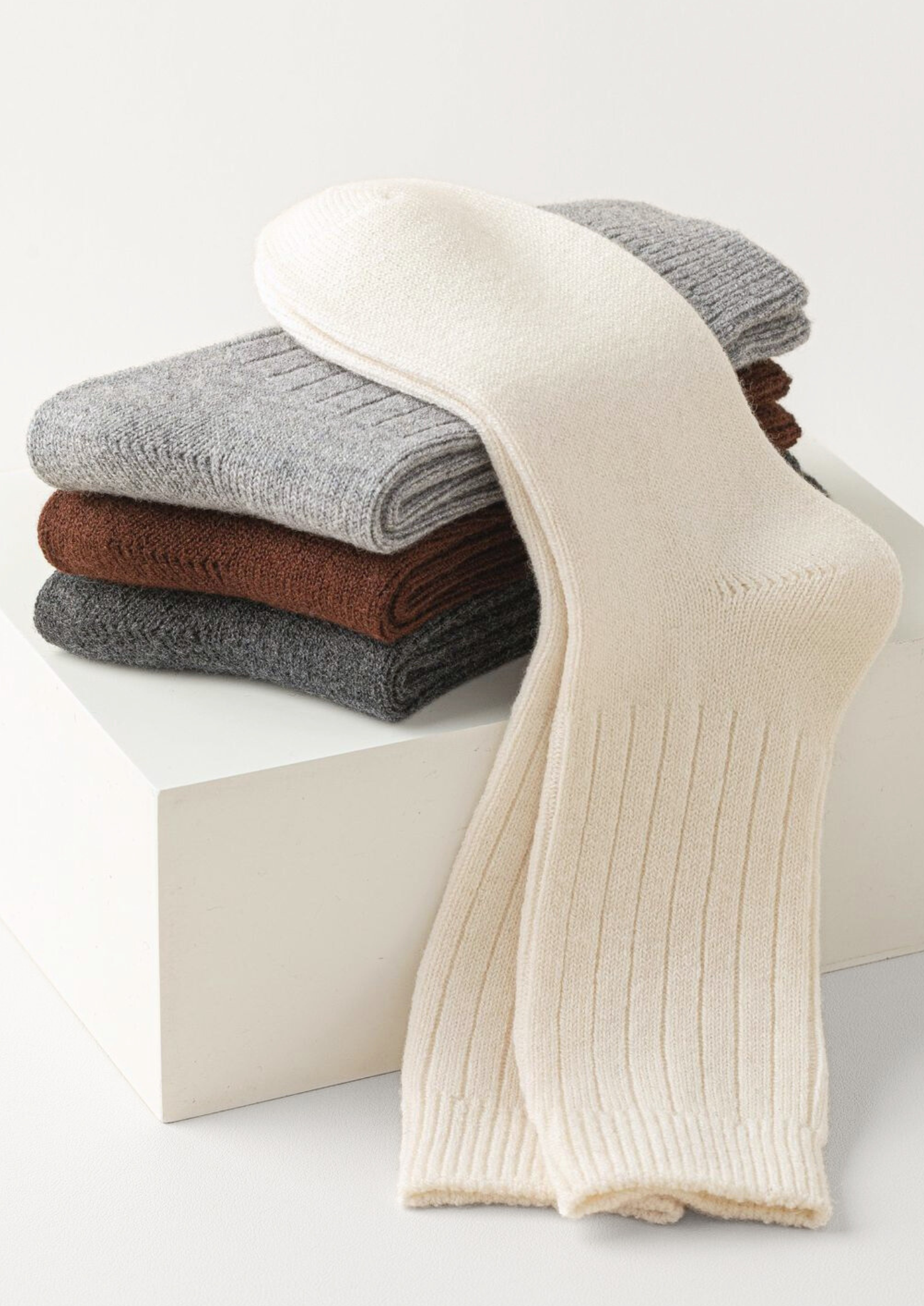 DARK GRAY ULTRA-SOFT RIBBED MERINO WOOL SOCKS