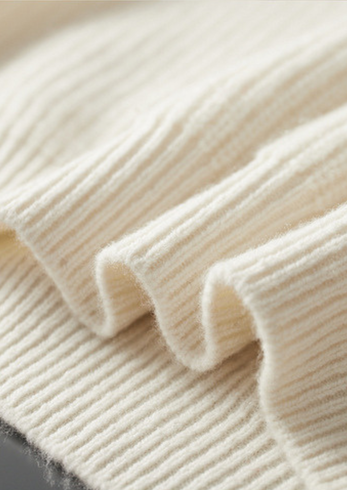 PURE EXTRA-FINE MERINO WOOL RIBBED RAGLAN CREWNECK